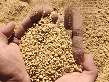 How should soybean meal wholesalers choose?